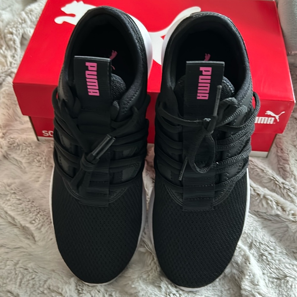 Women’s Puma running shoes sz 8